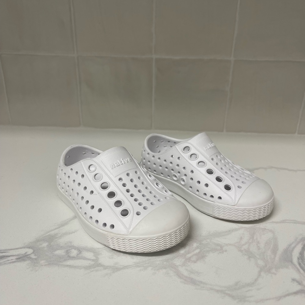 Native Kids' Jefferson Water Friendly Slip-On Sneaker Shoes Size 4 White